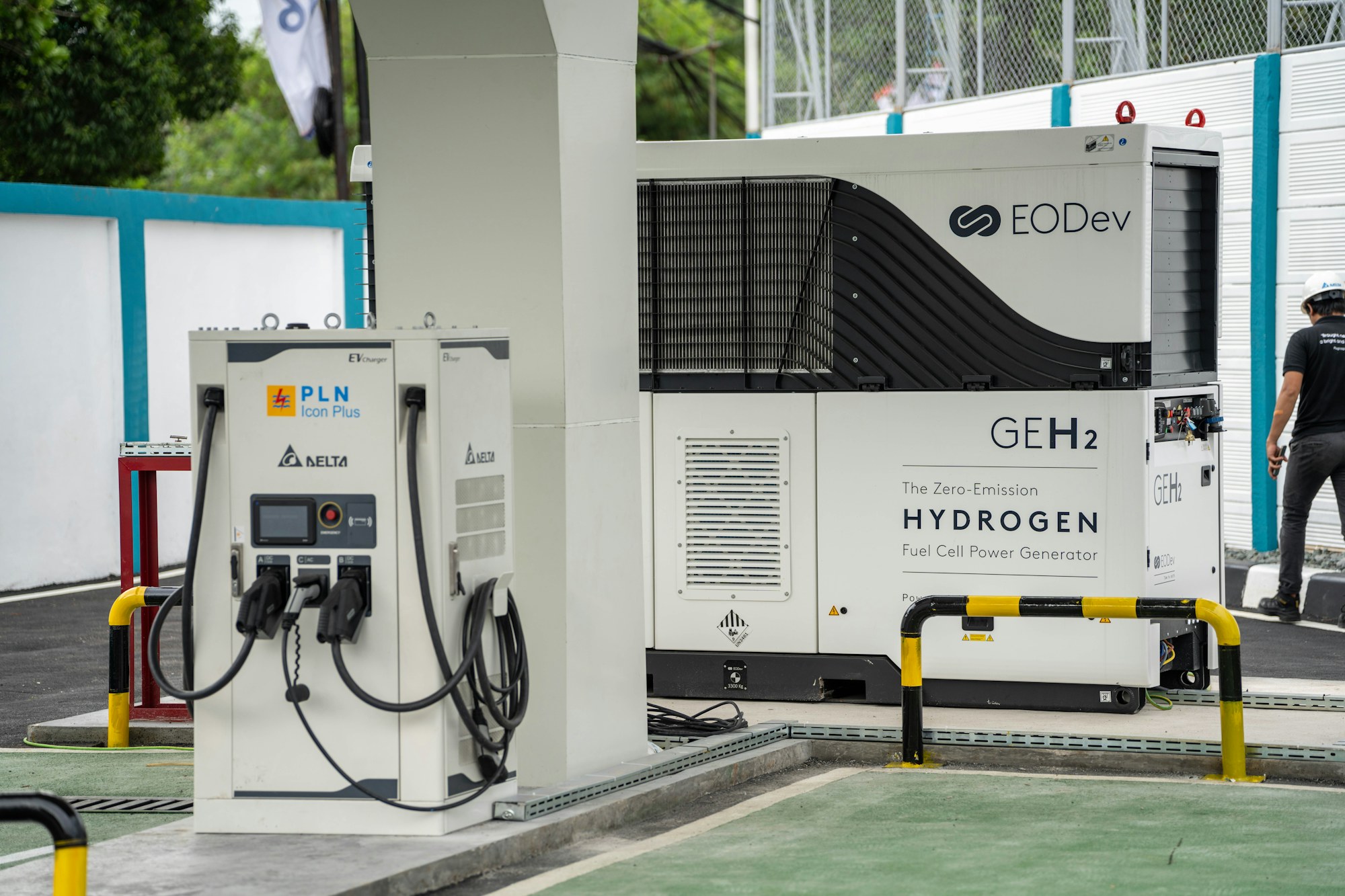 GEH2: Electro-hydrogen power generator and emergency power suply